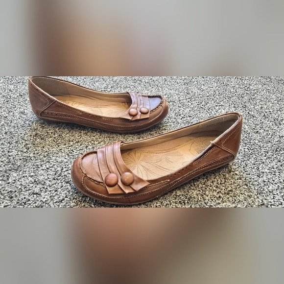Sandhills Collection Shoes Slip On Leather Pleated Button Detail Tan Size8.5M - Picture 1 of 12
